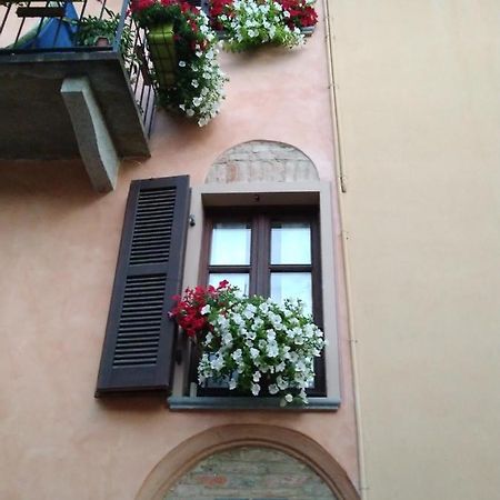 Holiday House Antica Dimora Soggiorni In Langa Centro Storico La Morra Exterior photo