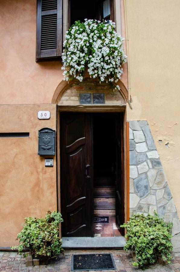 Holiday House Antica Dimora Soggiorni In Langa Centro Storico La Morra Exterior photo