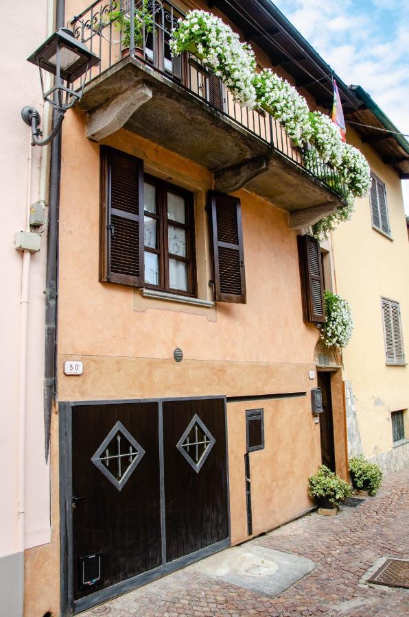 Holiday House Antica Dimora Soggiorni In Langa Centro Storico La Morra Exterior photo