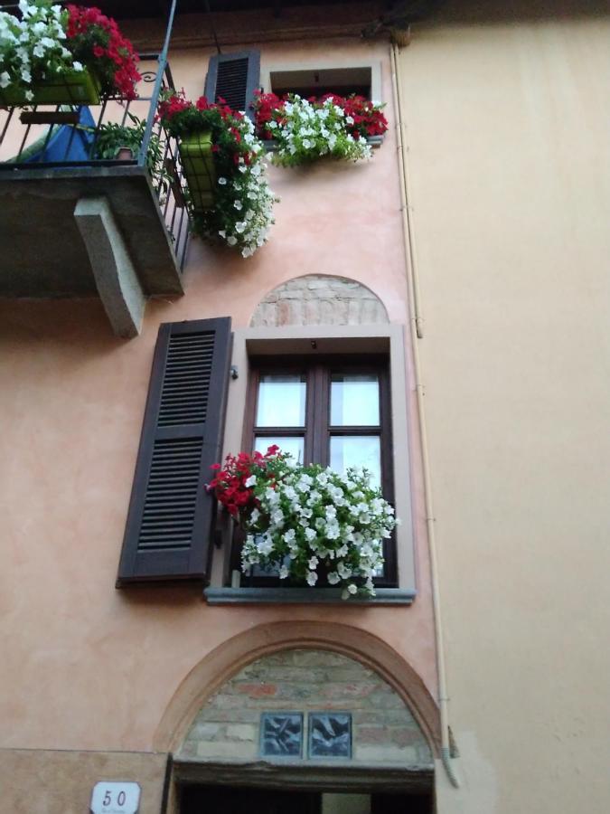 Holiday House Antica Dimora Soggiorni In Langa Centro Storico La Morra Exterior photo