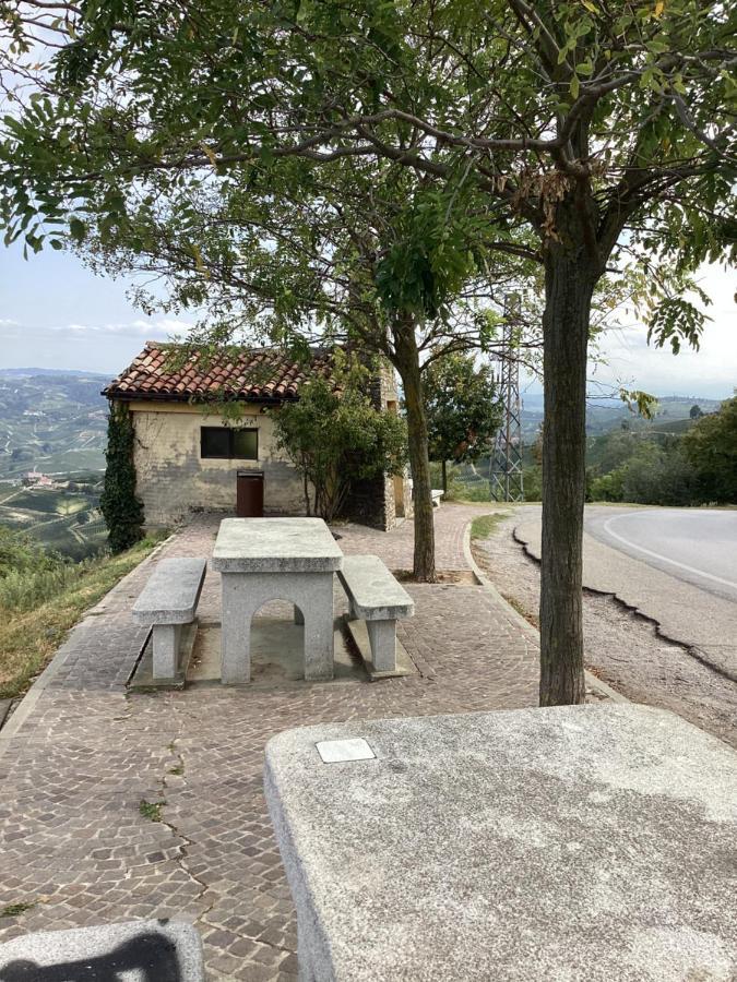 Holiday House Antica Dimora Soggiorni In Langa Centro Storico La Morra Exterior photo