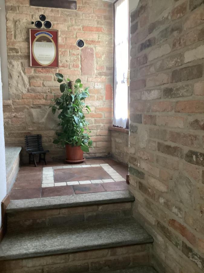Holiday House Antica Dimora Soggiorni In Langa Centro Storico La Morra Exterior photo