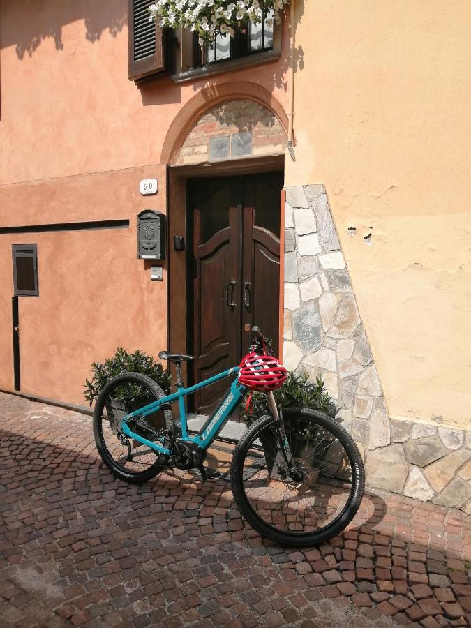Holiday House Antica Dimora Soggiorni In Langa Centro Storico La Morra Exterior photo